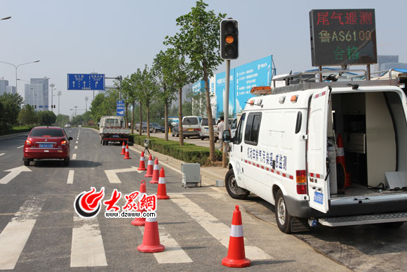 环保神器上岗 济南启用无人飞行机24小时监测扬尘噪声