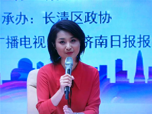 市政协委员,济南电视台主持人海沫主持.