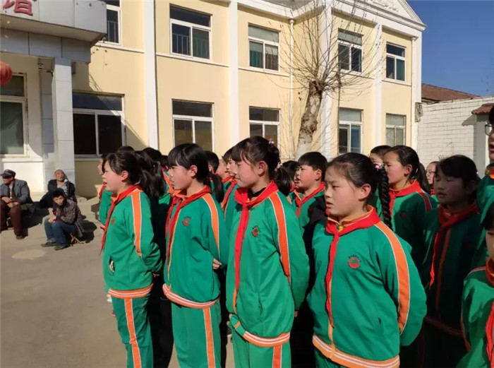 尊老敬老 传承美德—济南市历城区唐王镇中心小学学雷锋月活动