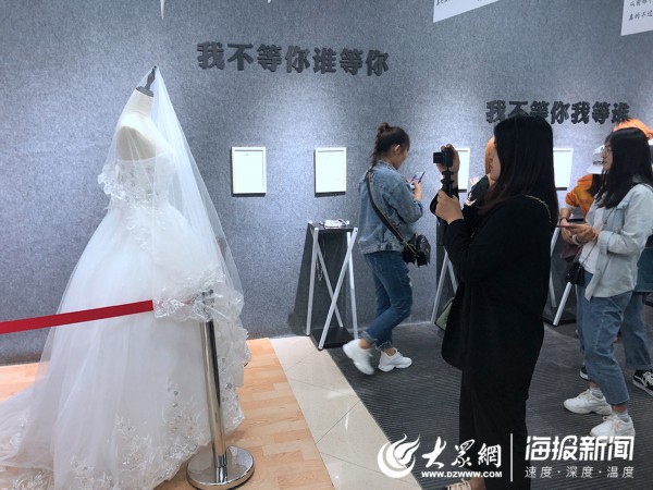 济南失恋博物馆婚纱展品