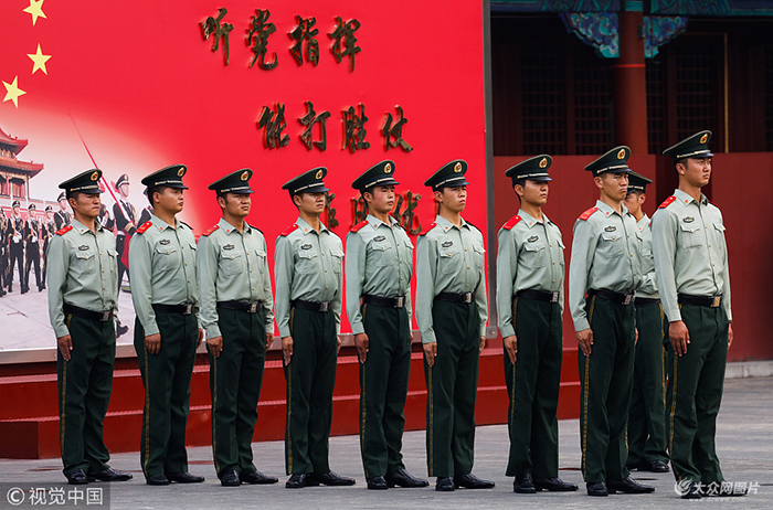 告别!致敬武警天安门国旗护卫队