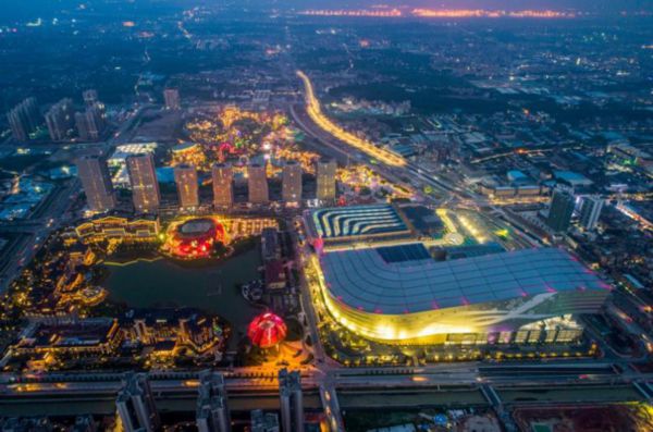广州融创文旅城位于广州市花都区,拥有融创乐园,融创茂,雪世界,水