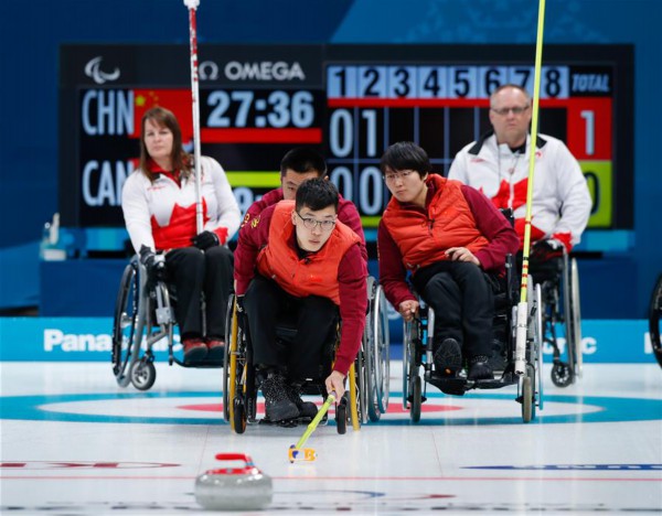 (冬残奥会)轮椅冰壶半决赛:中国胜加拿大