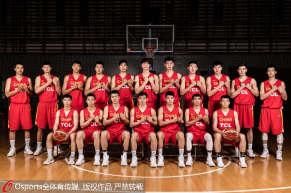 高清-中国男篮红队官方写真 李楠率众将亮相