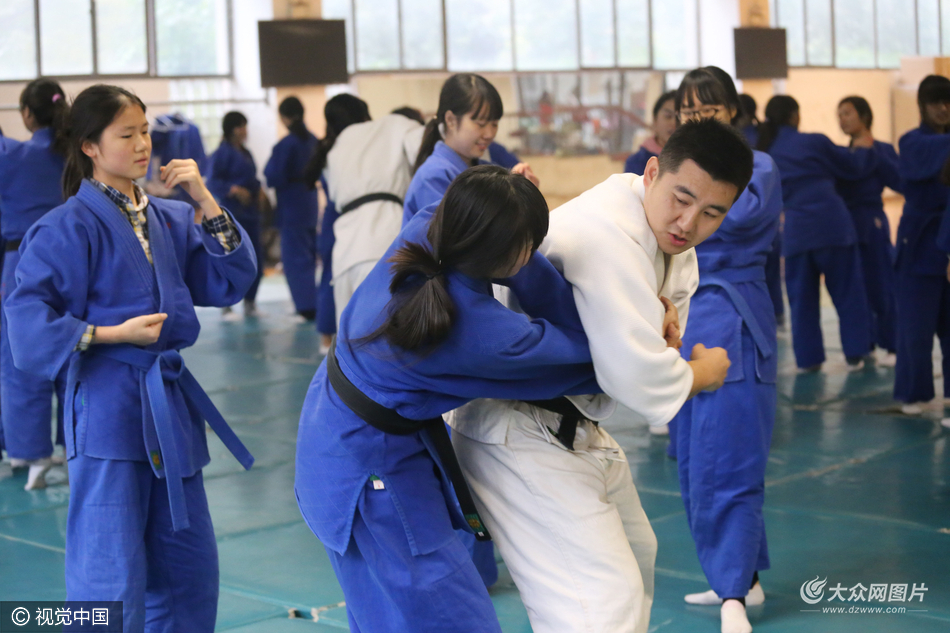 女子险遭劫持引关注 盘点国内外"女子防身术"