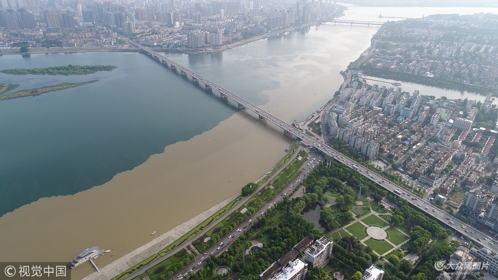 湖北襄阳:航拍汉江景观 雨后泾渭分明