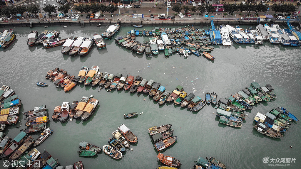 广东阳江:台风贝碧嘉将至海陵岛 渔船纷纷回