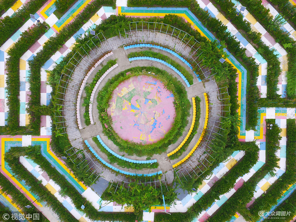 航拍南京6000平米巨型迷宫 画面壮观犹如八卦阵
