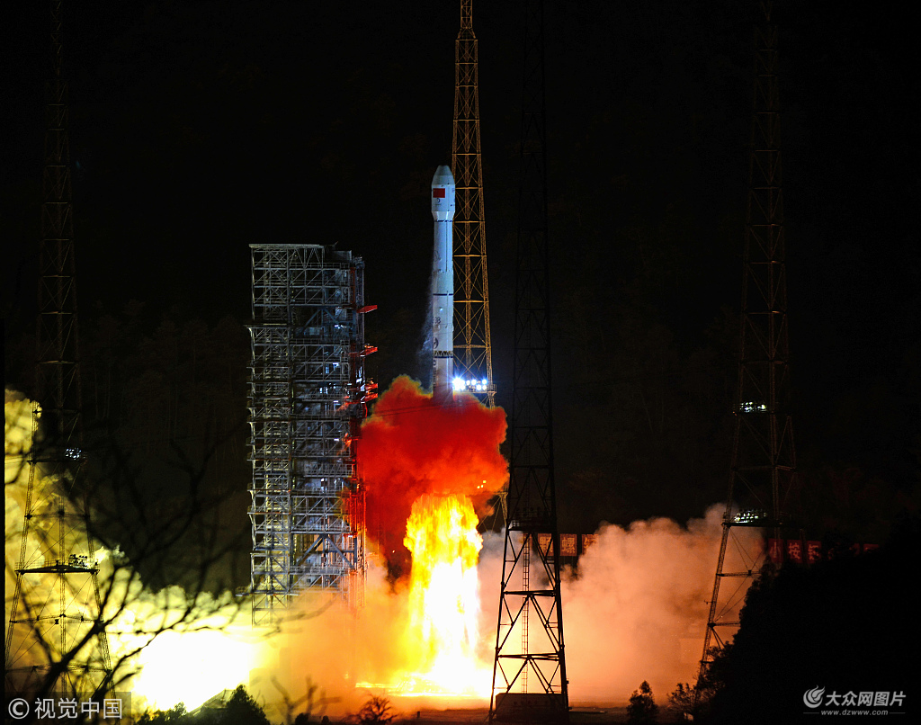 嫦娥四号在西昌成功发射升空 将在月背软着陆