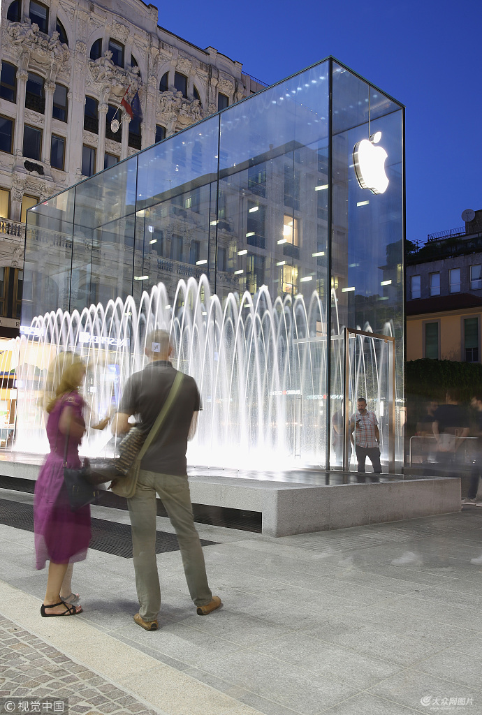 苹果意大利米兰直营店Apple Piazza Liberty开店