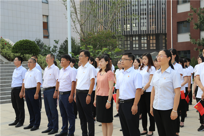 人事科科长孙长清;历城二中副校长李矿水,稼轩学校校