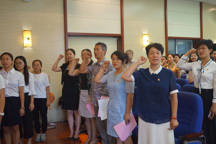 济南甸柳一中举行庆祝教师节表彰大会