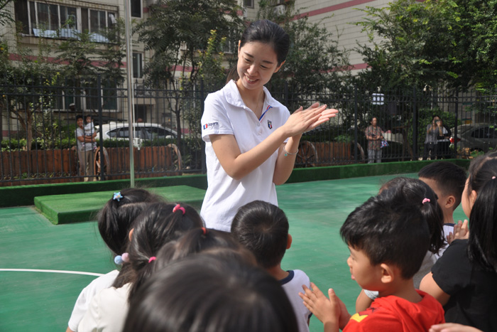 共享职业幸福感 历东花园幼儿园看着教师节温