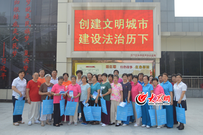 解放路街道历山路社区开展创城法治宣传活动
