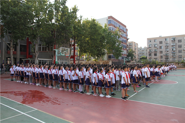 9月2日,济南师范学校附属小学以崭新的校貌迎来了秋季学期,全校师生