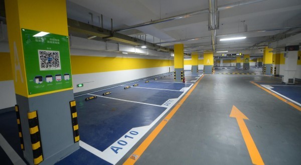 济南泉城广场地下智能停车场启用 新增130个车