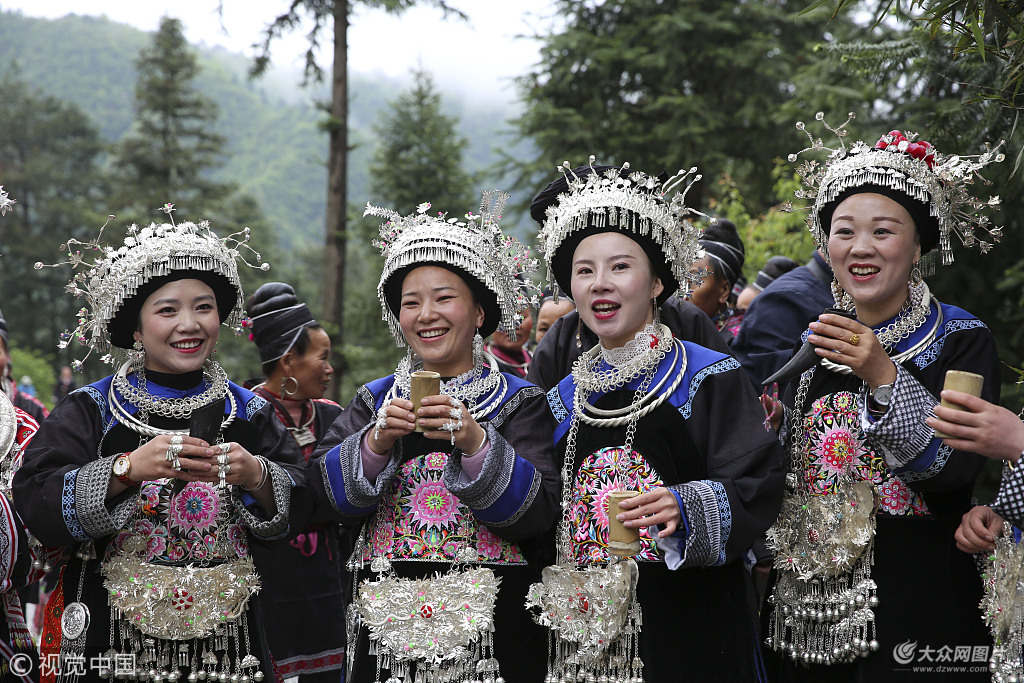 贵州黔东南:苗族同胞欢聚一堂 庆祝苗族情歌节