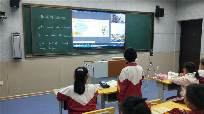 张夏中心小学外教视频授课让英语课堂嗨起来