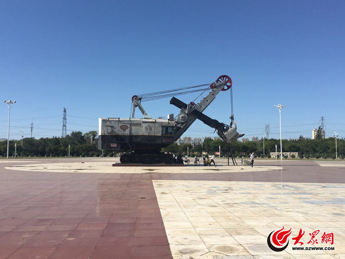 阜新海州:昔日露天礦坑今成礦山公園