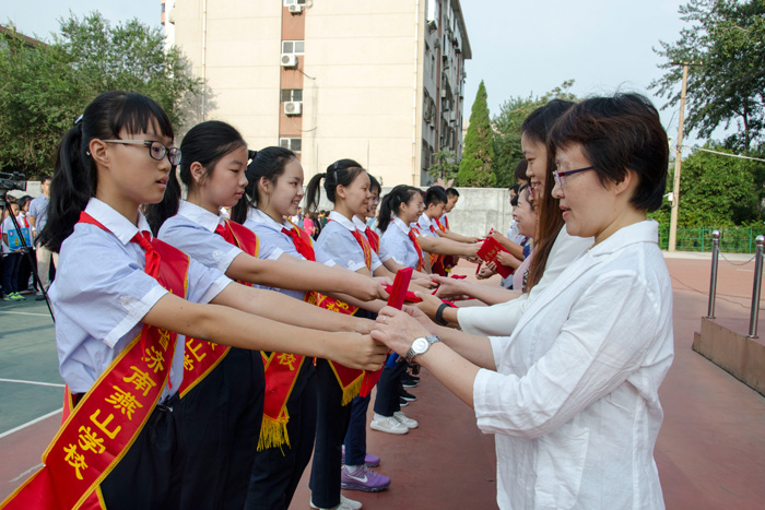 济南燕山中学老师图片