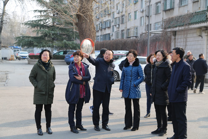 历下区副区长丁晓红调研济南泉城中学